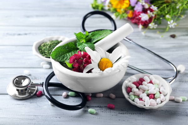 Alternative medicine herbs and stethoscope on wooden table background alternativní léčba - léčba od základu